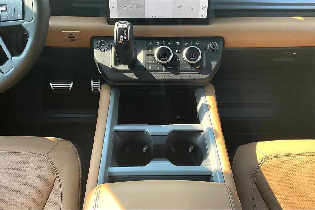 Used 2025 Land Rover Defender 110 V8 image 16