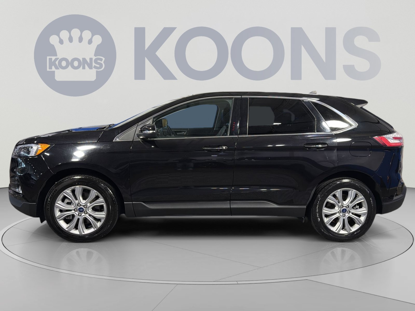 Used 2022 Ford Edge Titanium AWD/4WD image 2
