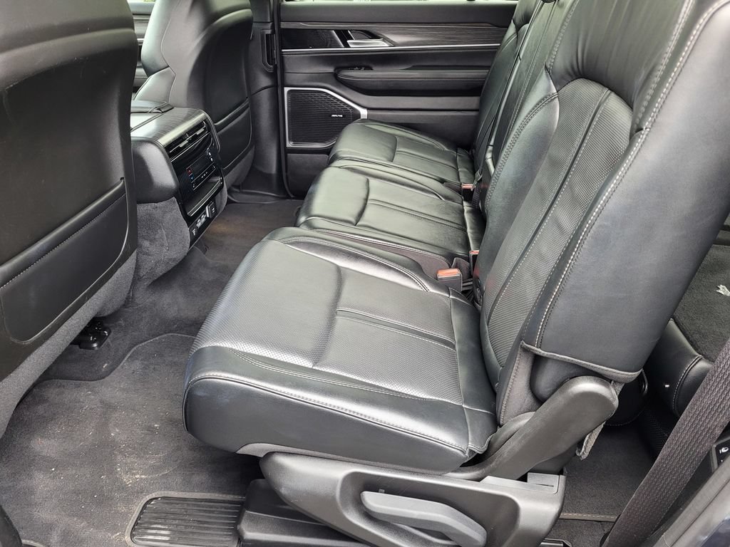 Used 2023 Jeep Wagoneer Series III w/ Preferred Equipment Group AWD/4WD image 8