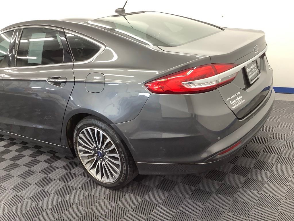 Used 2018 Ford Fusion SE w/ Fusion SE Technology Package image 3