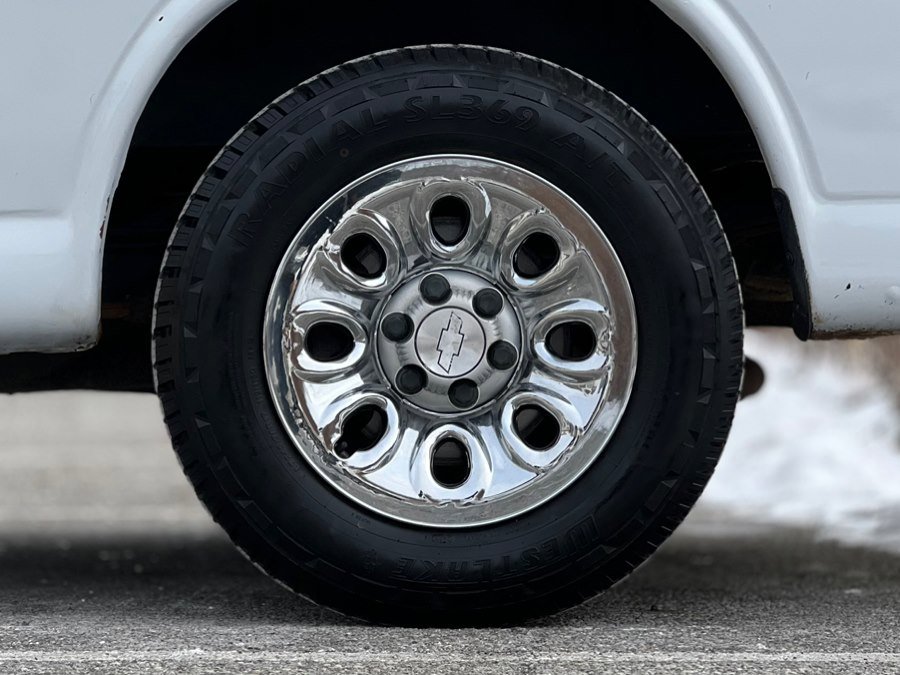 Used 2009 Chevrolet Express 1500 image 36