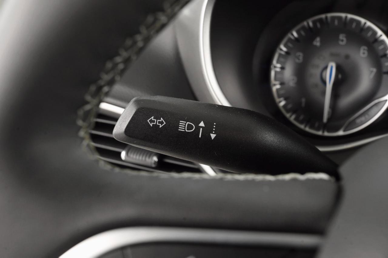 Used 2023 Chrysler Pacifica Touring-L image 17