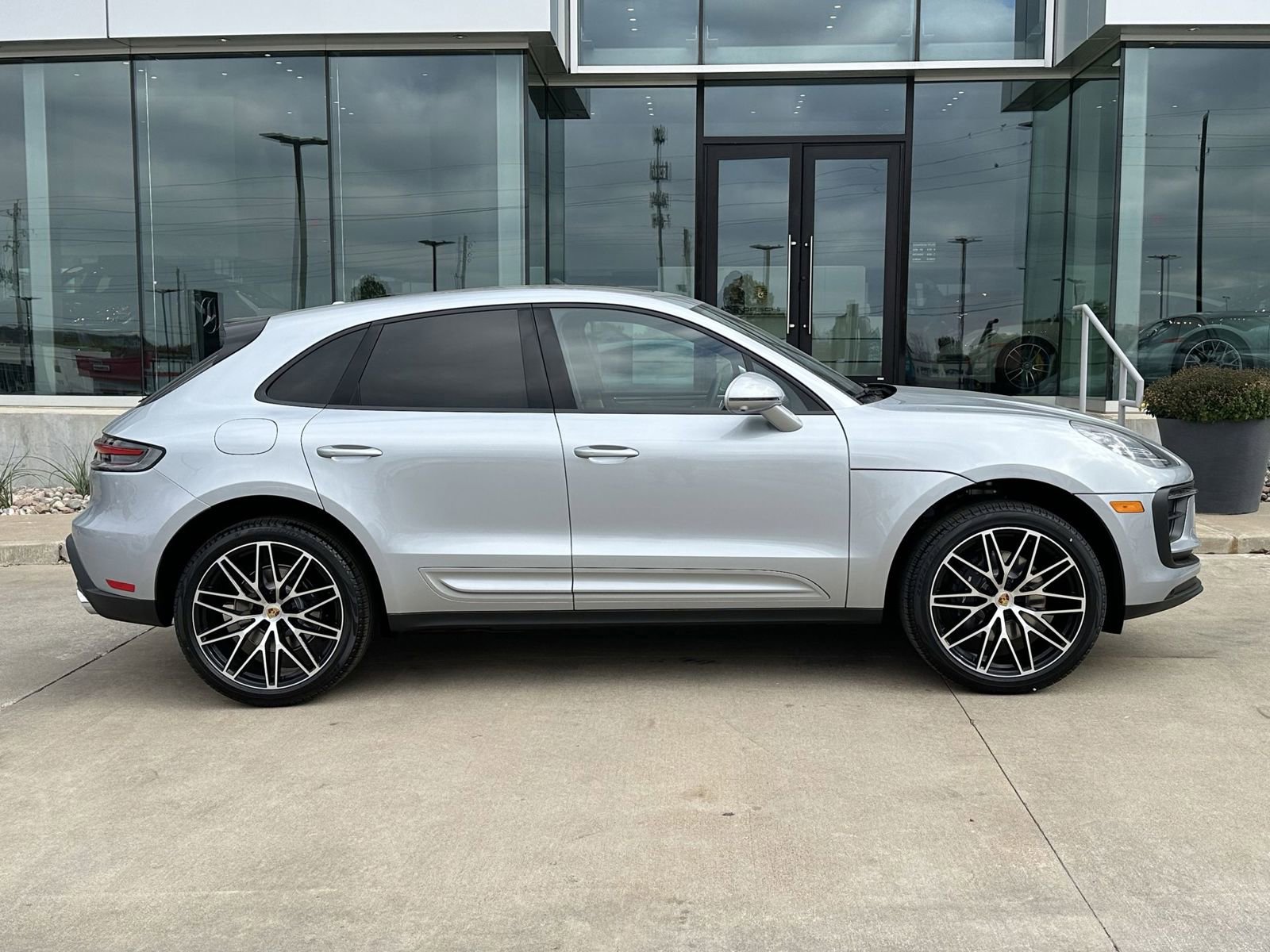 Certified 2026 Porsche Macan image 8