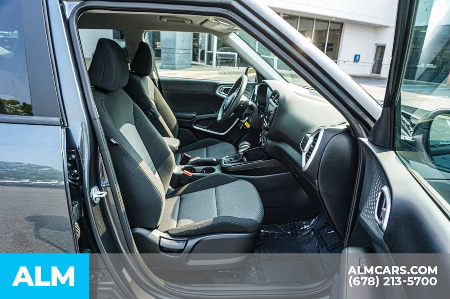 Used 2025 Kia Soul LX w/ LX Technology Package FWD image 23