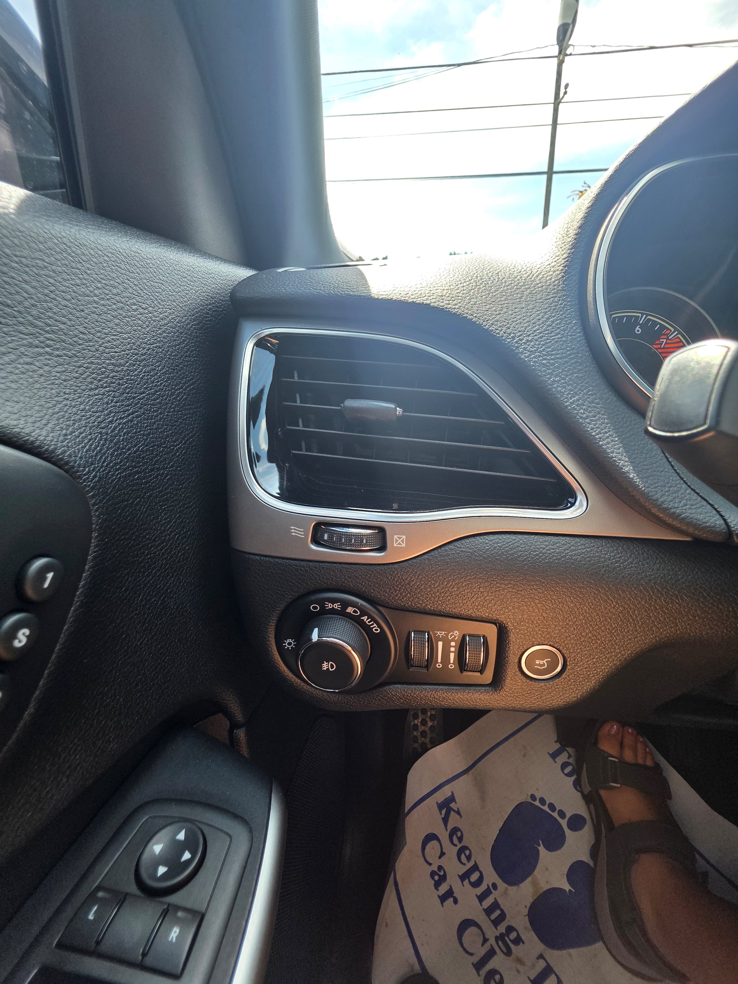 Used 2020 Jeep Cherokee High Altitude AWD/4WD image 17