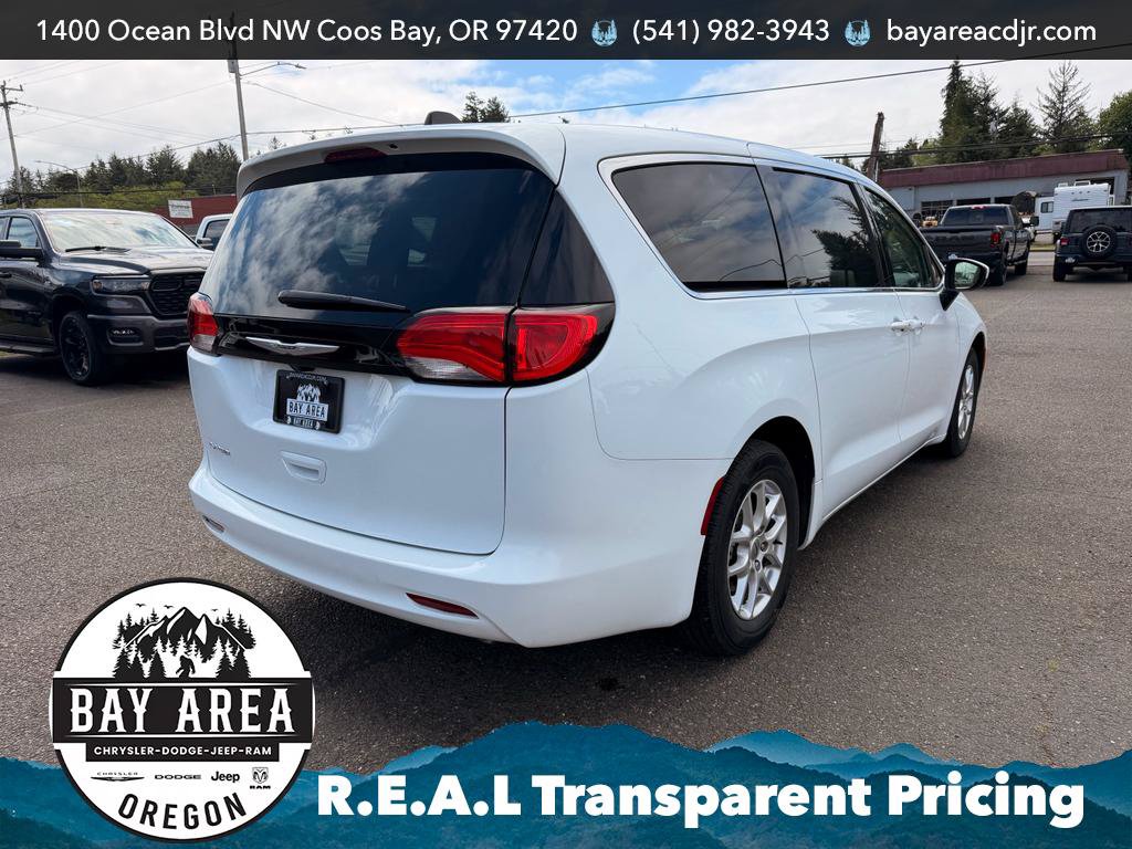 Used 2023 Chrysler Voyager LX FWD image 5