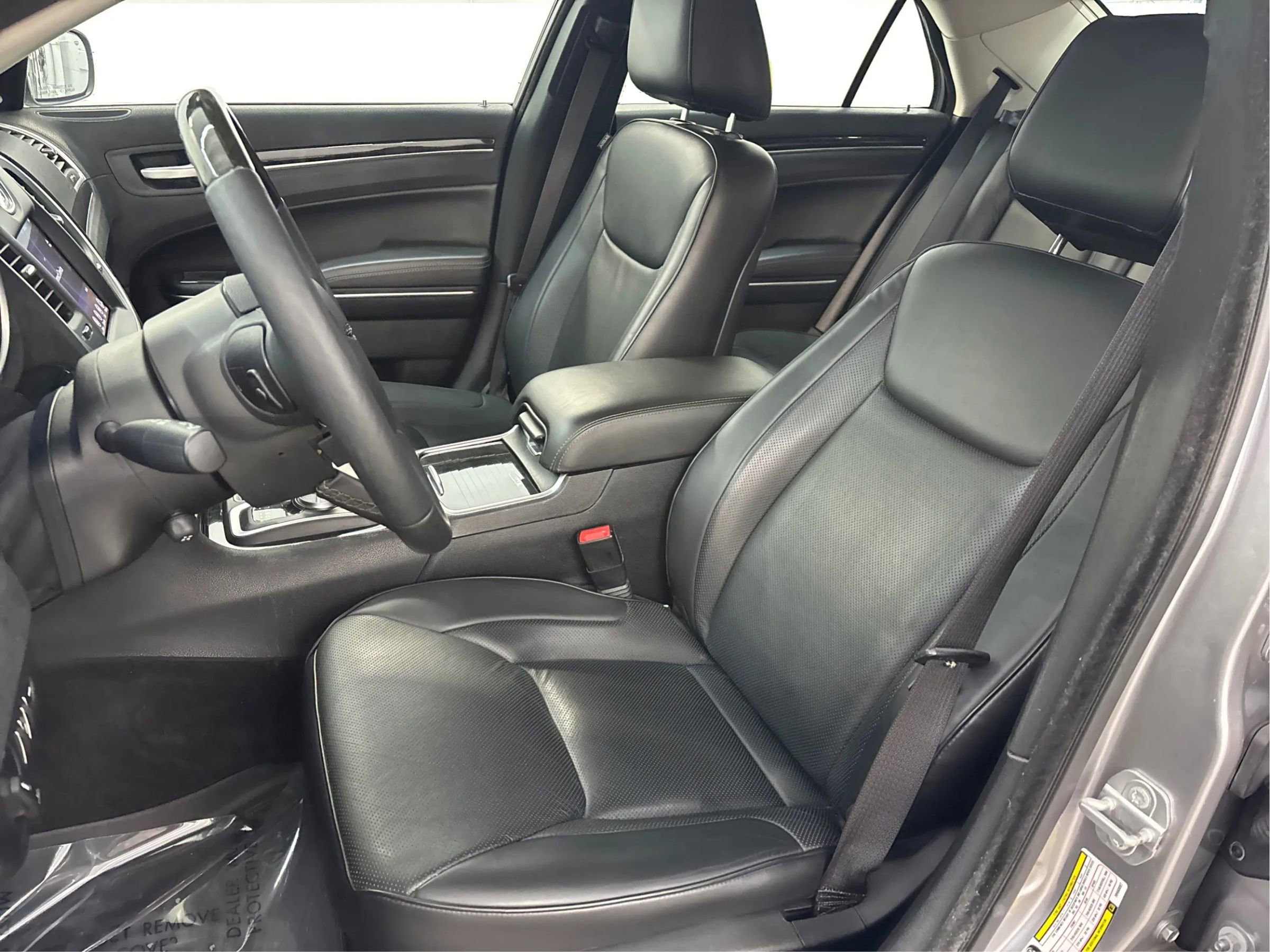 Used 2017 Chrysler 300 C image 13