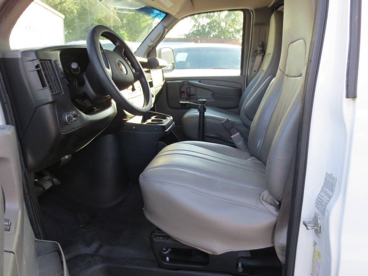 Used 2015 Chevrolet Express 2500 RWD image 12