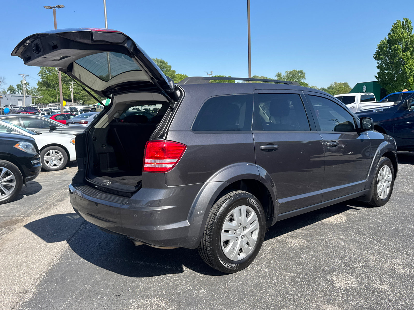 Used 2020 Dodge Journey SE w/ SE Popular Equipment Group FWD image 16