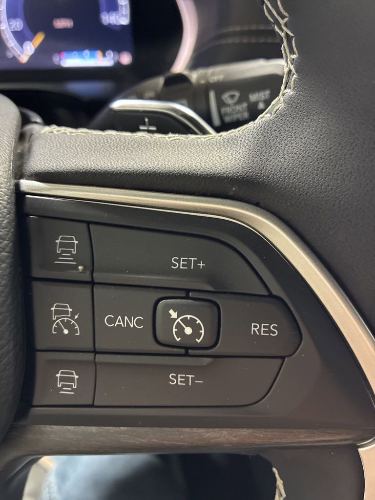 Used 2025 Jeep Grand Cherokee Limited image 15