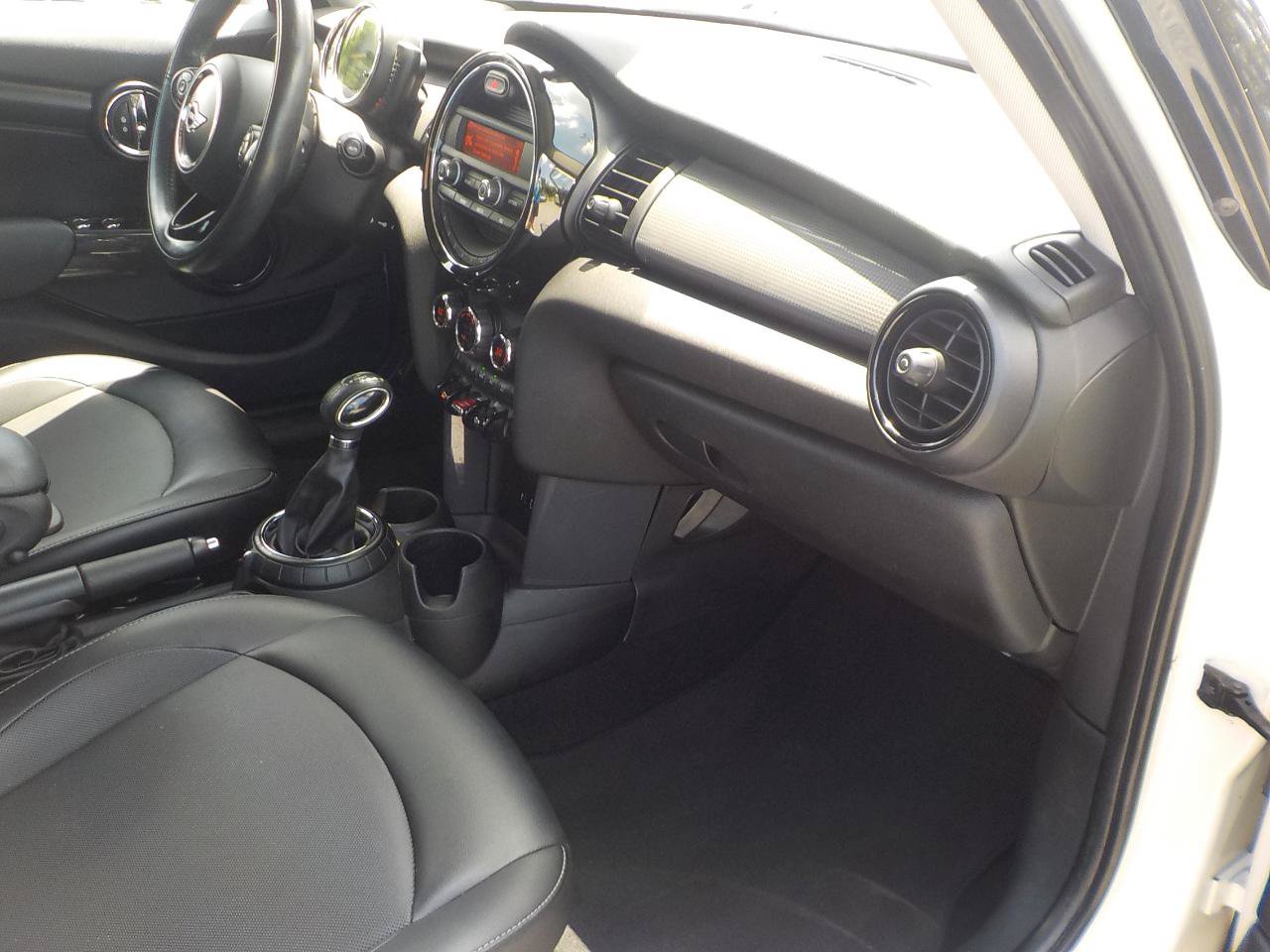 Used 2016 MINI Cooper 4-Door Hardtop FWD image 24