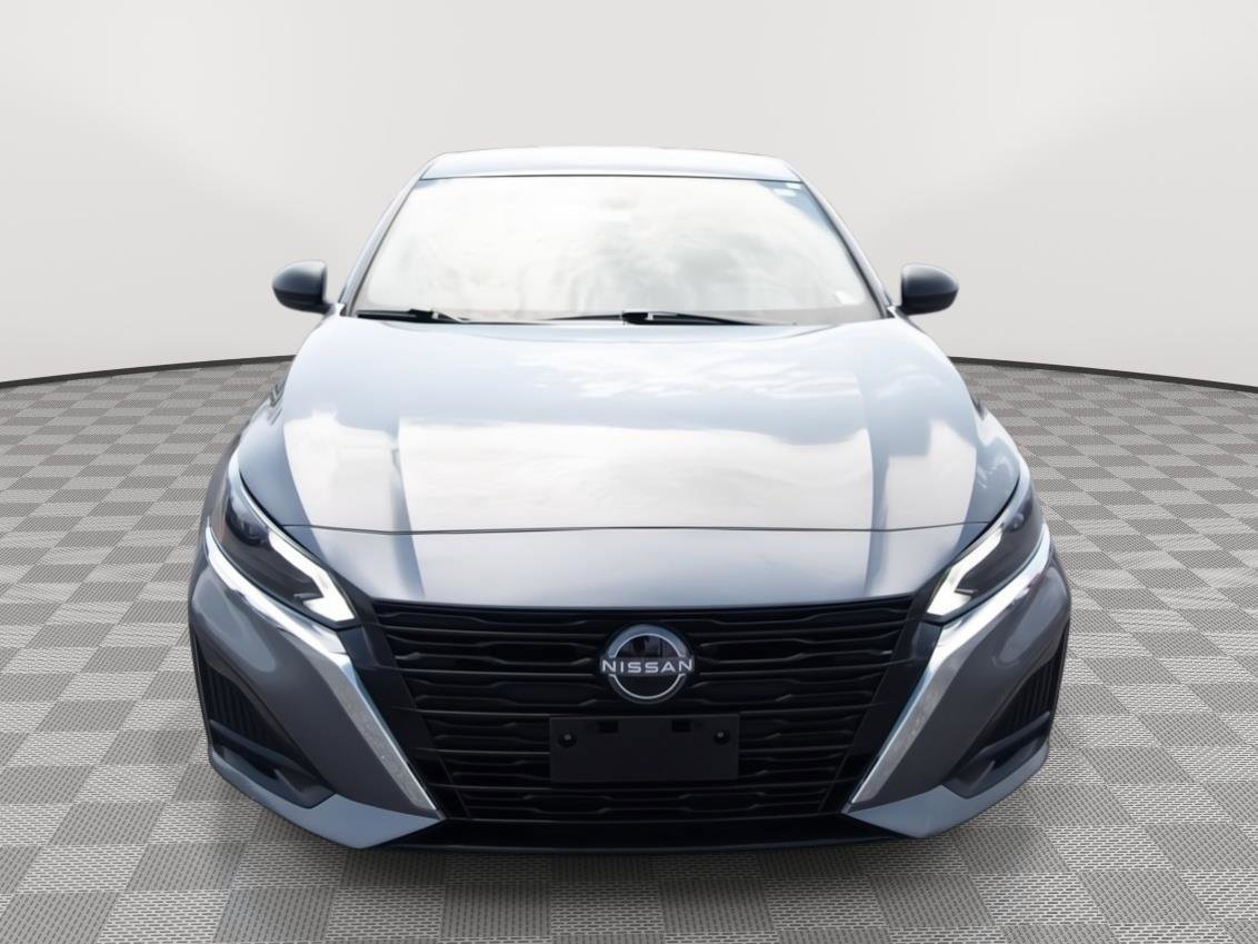 Used 2025 Nissan Altima 2.5 SV image 2