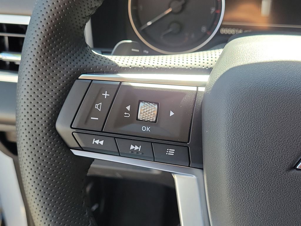 New 2025 Mitsubishi Outlander SE image 15