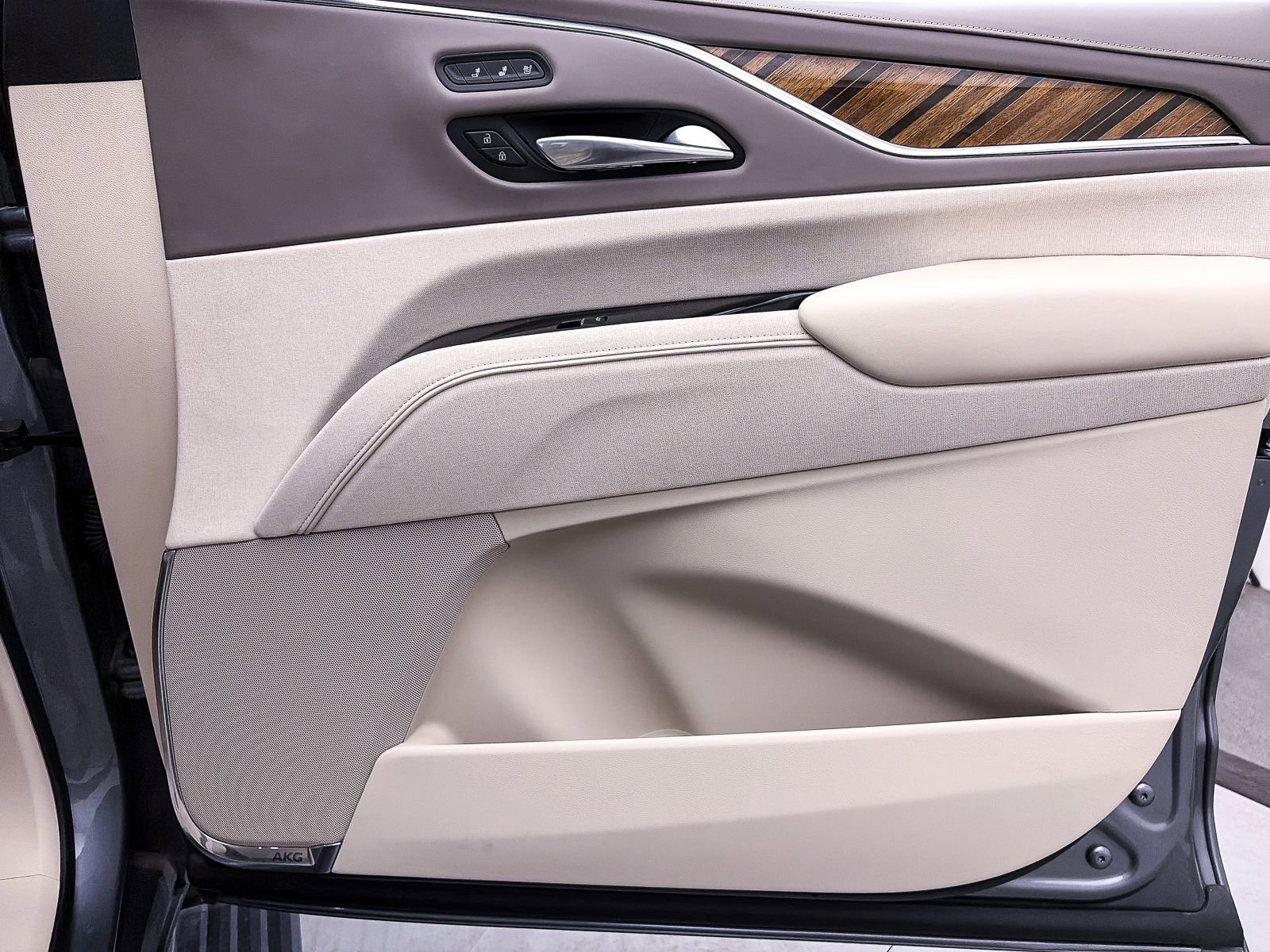 Used 2022 Cadillac Escalade Sport Platinum w/ Heavy-Duty Trailer Package AWD/4WD image 39