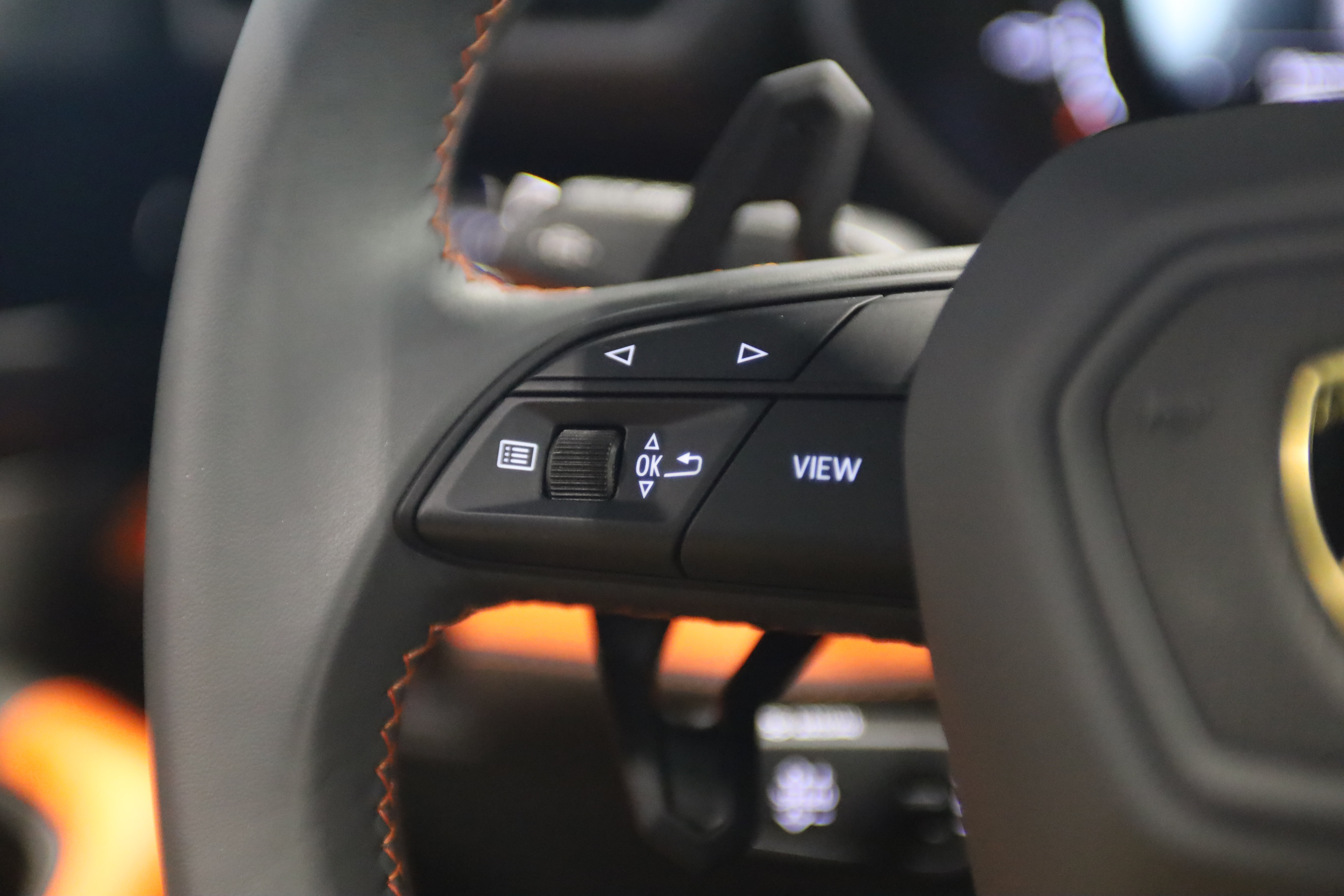 Used 2025 Lamborghini Urus SE AWD/4WD image 20