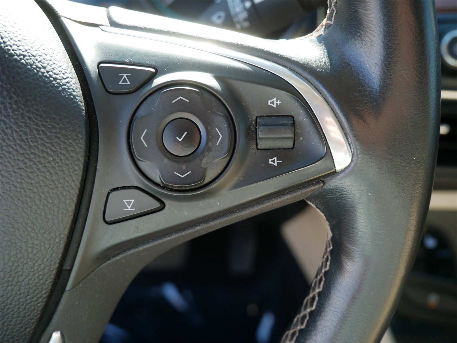 Used 2017 Buick Envision Essence image 19