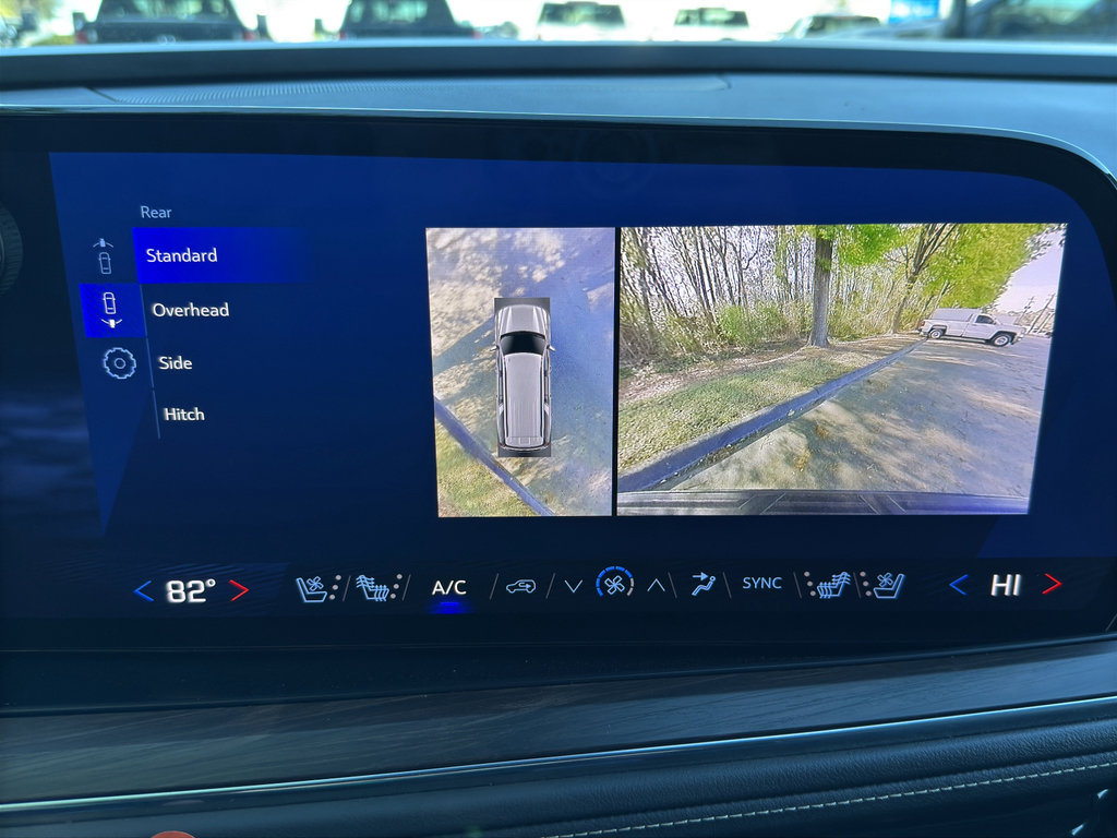 Used 2025 Chevrolet Suburban Premier image 27