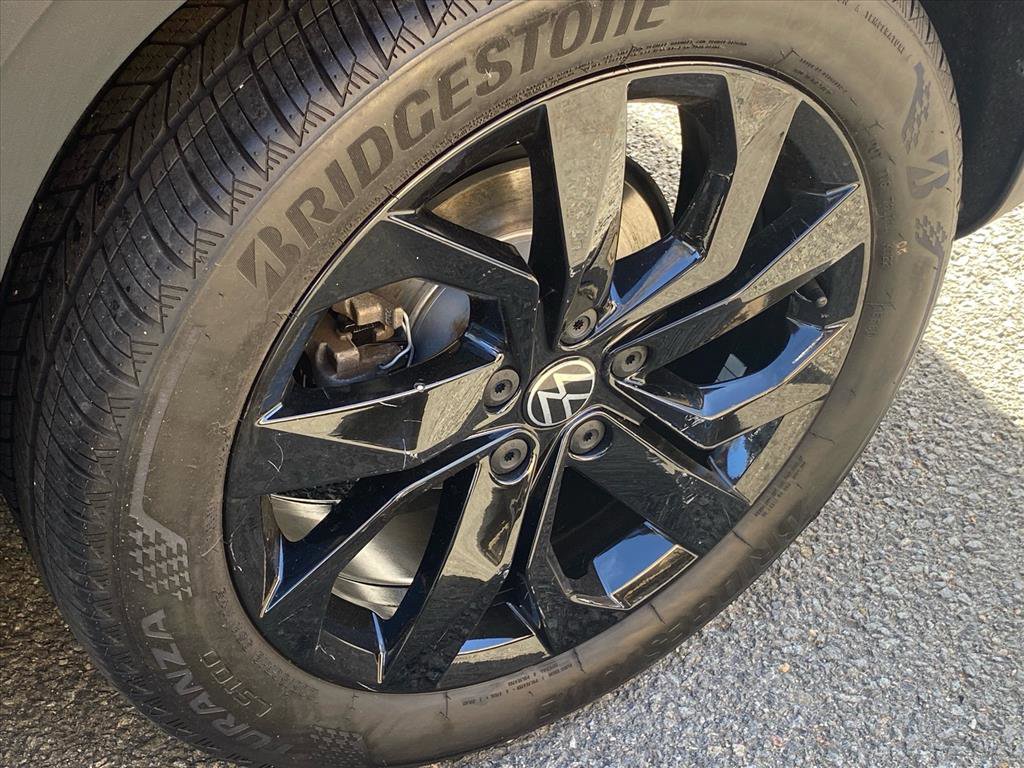 Certified 2023 Volkswagen Taos SE w/ Black Wheel Package image 22