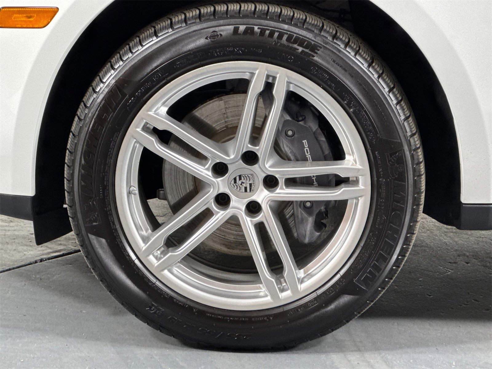 Used 2025 Porsche Macan image 32