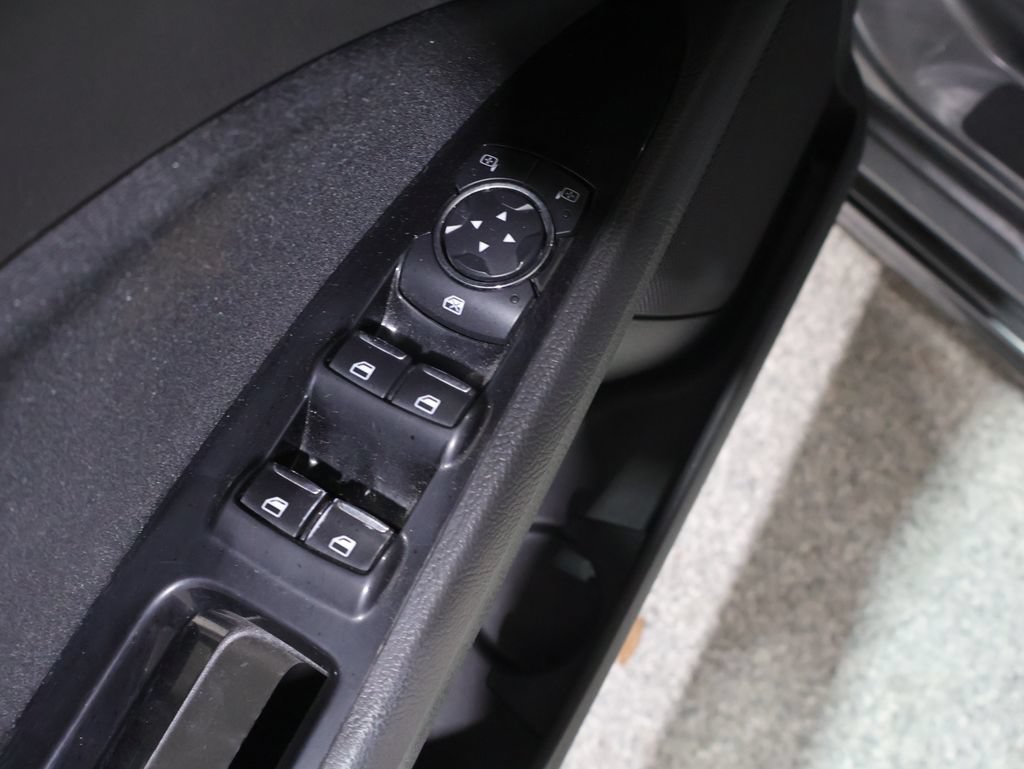Used 2016 Ford Fusion SE FWD image 13