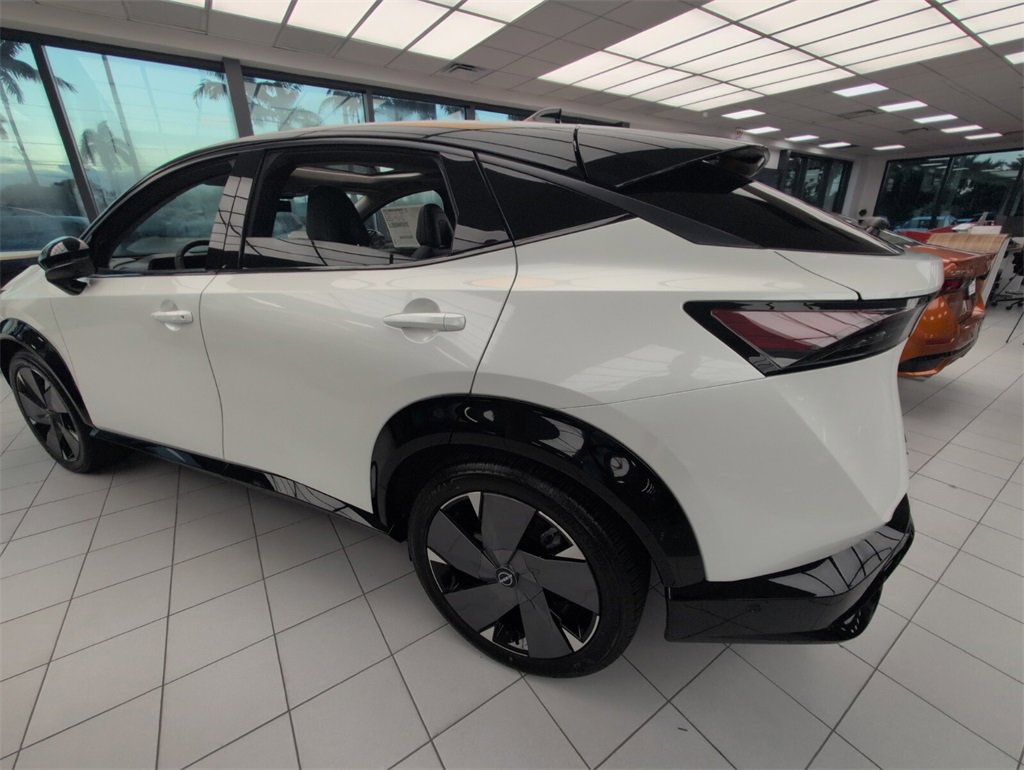 New 2025 Nissan Ariya Platinum image 8