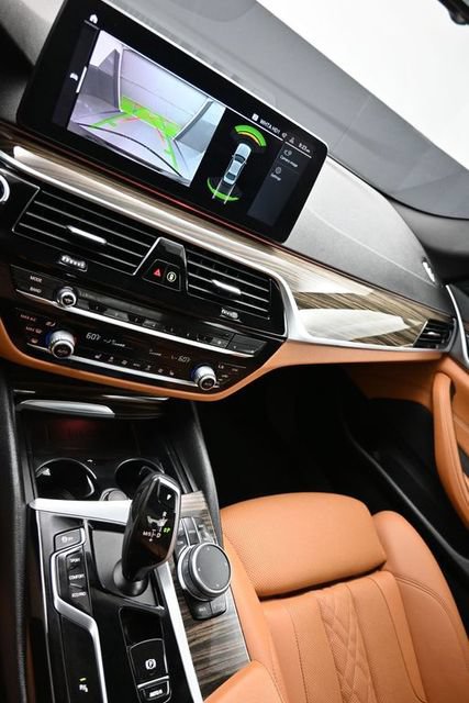 Used 2022 BMW 530i w/ M Sport Package RWD image 16