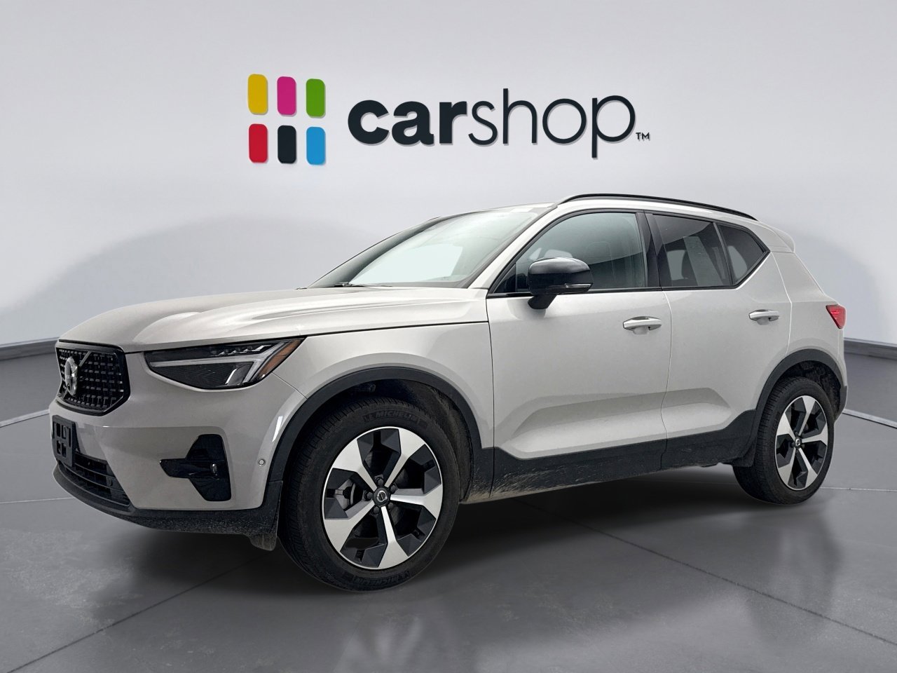 Used 2025 Volvo XC40 B5 Plus AWD/4WD image 1