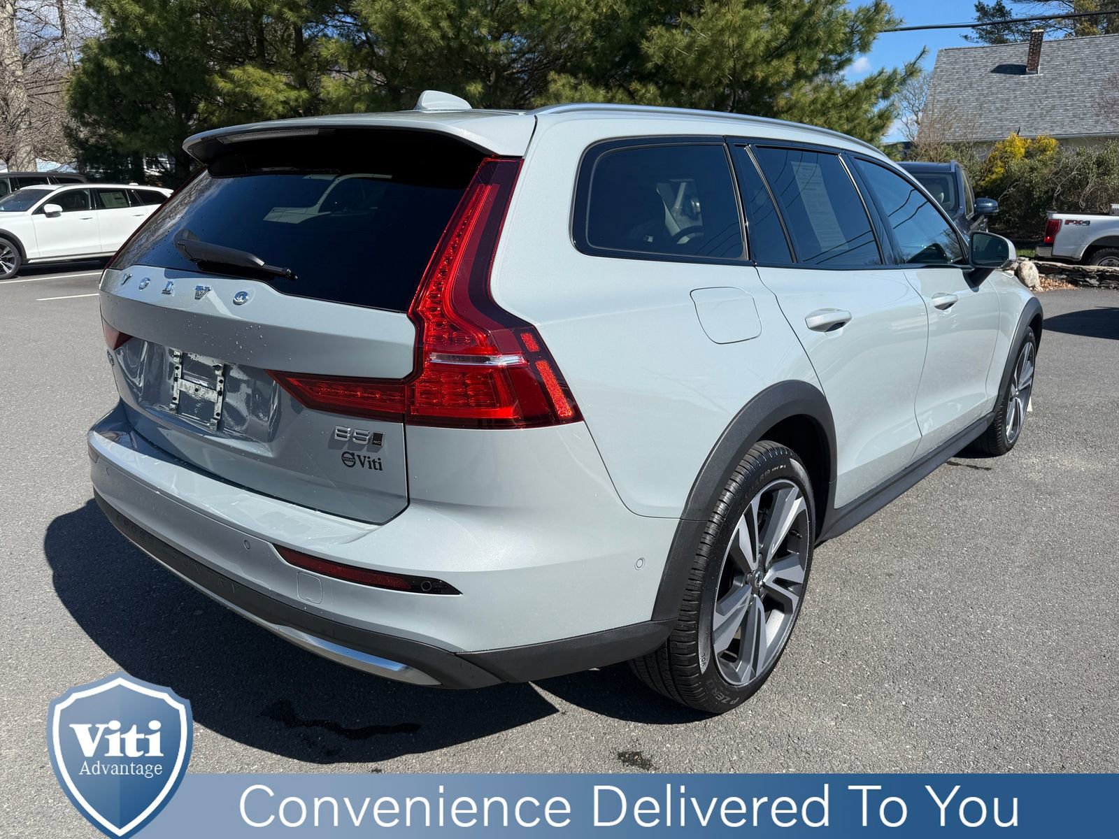 Certified 2025 Volvo V60 B5 Cross Country Plus AWD/4WD image 8