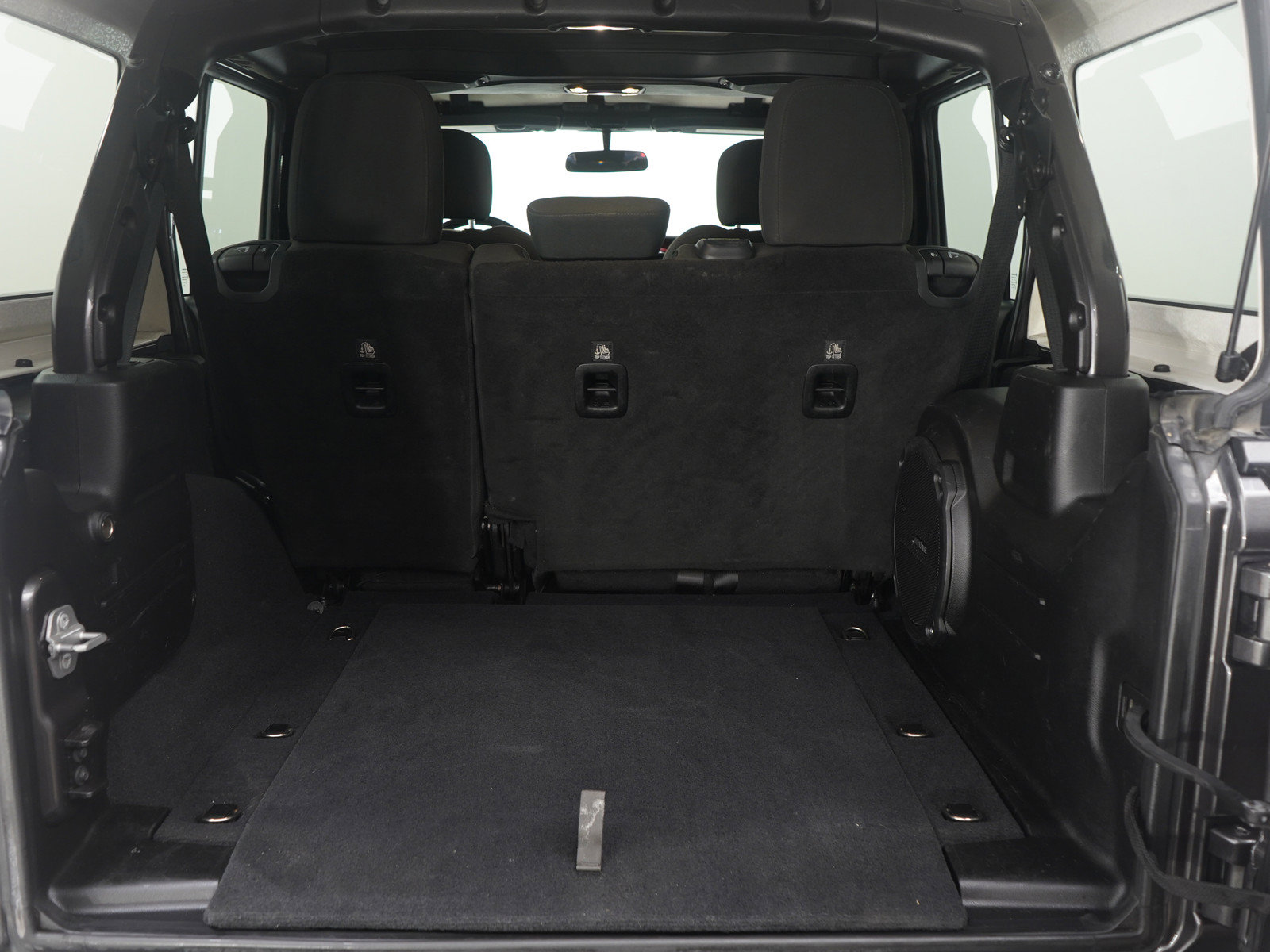 Used 2019 Jeep Wrangler Unlimited Rubicon w/ Dual Top Group AWD/4WD image 13