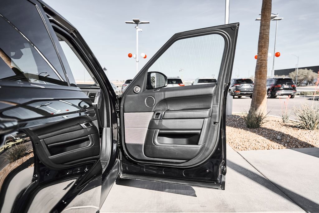 Used 2020 Land Rover Range Rover Sport SE image 9