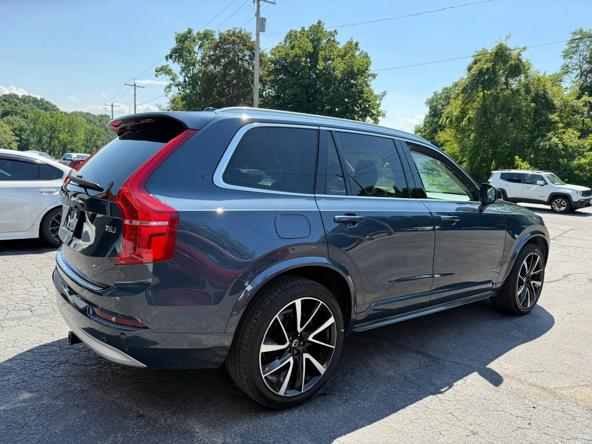 Used 2022 Volvo XC90 T6 Momentum w/ Advanced Package AWD/4WD image 6