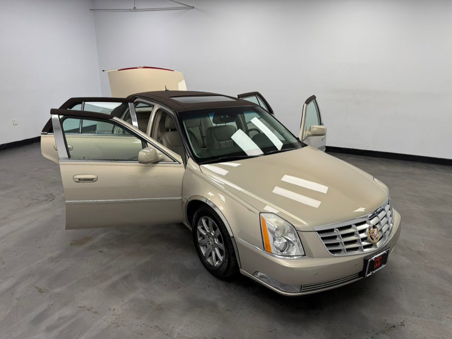 Used 2008 Cadillac DTS w/ Sun And Sound Package image 28