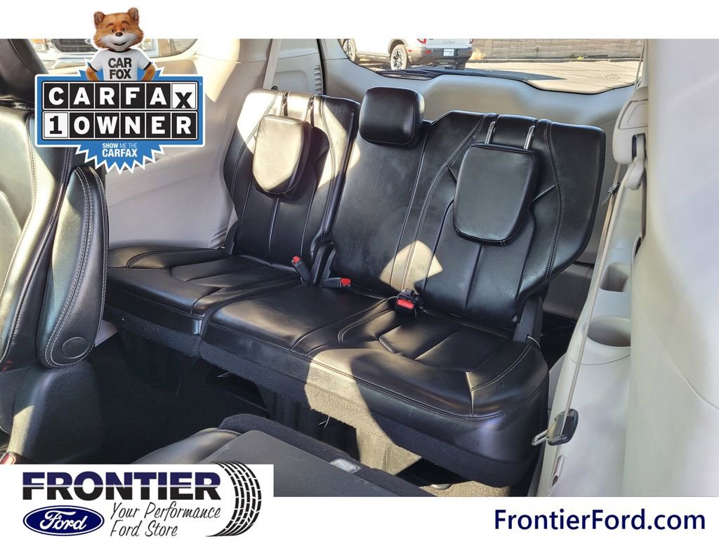 Used 2023 Chrysler Pacifica Touring-L image 10