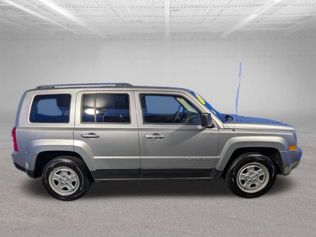 Used 2017 Jeep Patriot Sport w/ Power Value Group FWD image 4
