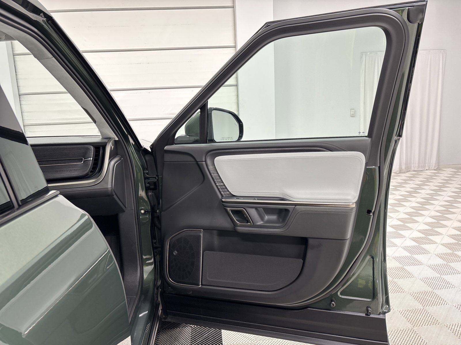 Used 2024 Rivian R1T Adventure image 18