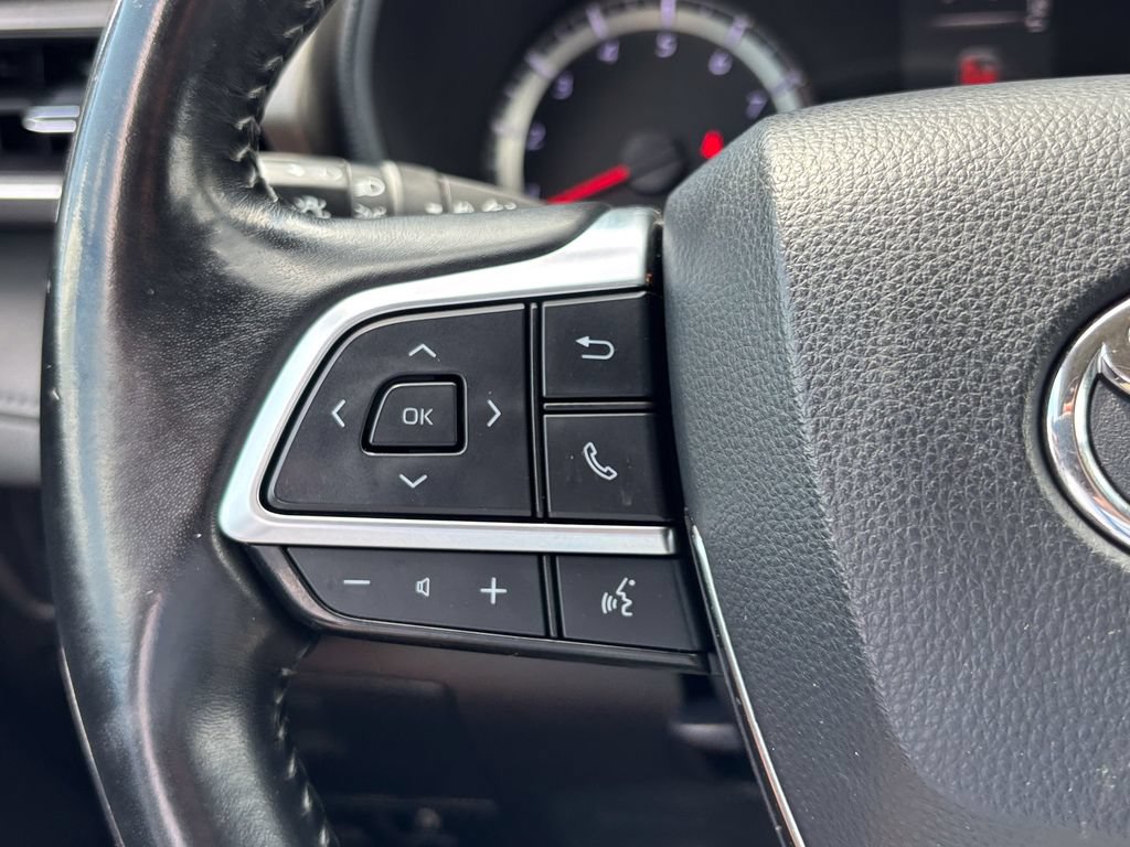Used 2021 Toyota Highlander LE AWD/4WD image 30