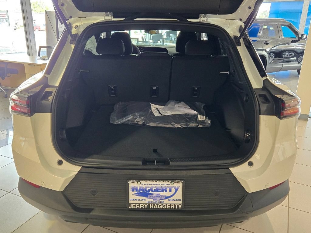 New 2026 Chevrolet Equinox EV LT FWD image 13