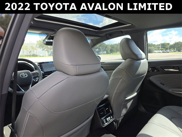 Used 2022 Toyota Avalon Limited image 18