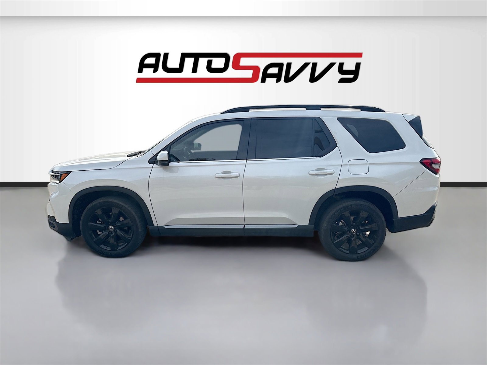 Used 2023 Honda Pilot Touring image 4