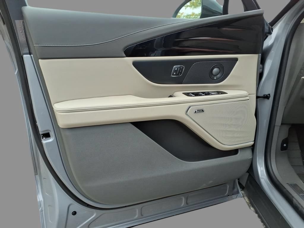 New 2025 Lincoln Nautilus Reserve w/ Jet Appearance Package AWD/4WD image 14