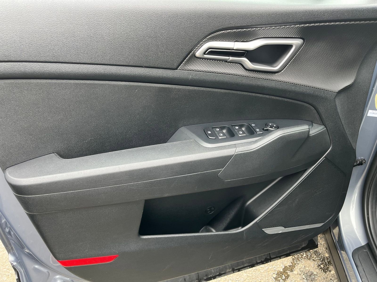 Used 2025 Kia Sportage LX image 18