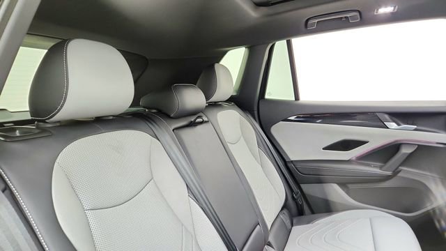 Used 2025 Volkswagen Tiguan SE R-Line image 25