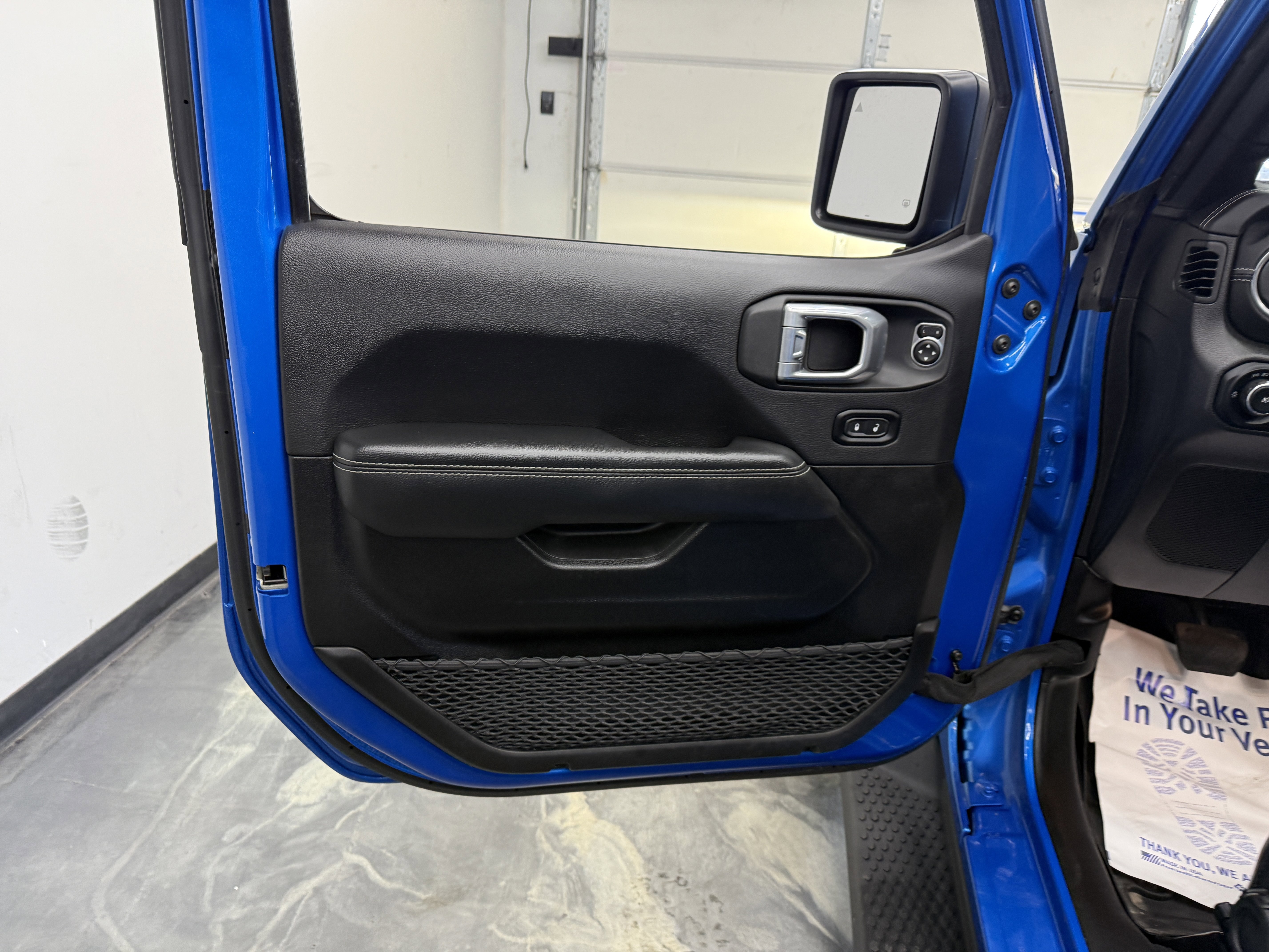 Used 2022 Jeep Wrangler Unlimited Sahara w/ Advanced Safety Group image 10