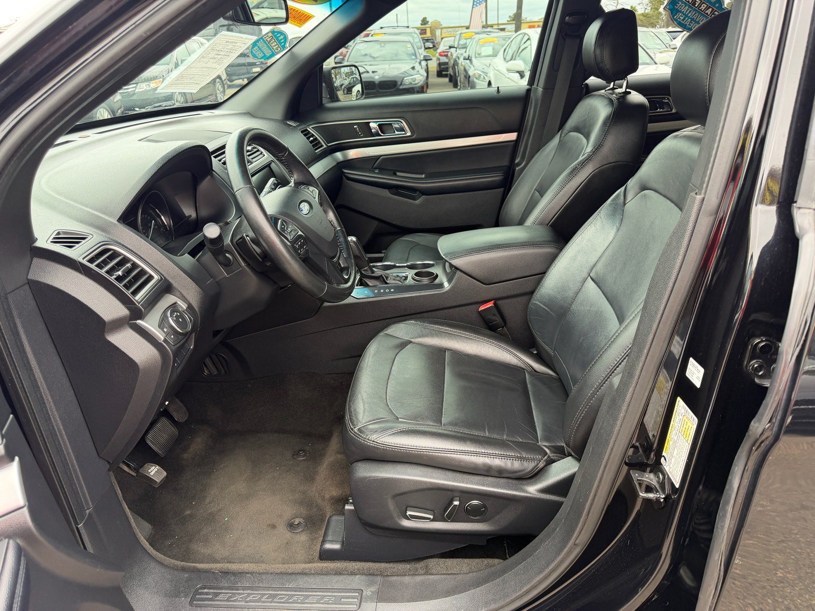 Used 2017 Ford Explorer XLT w/ Equipment Group 202A FWD image 20