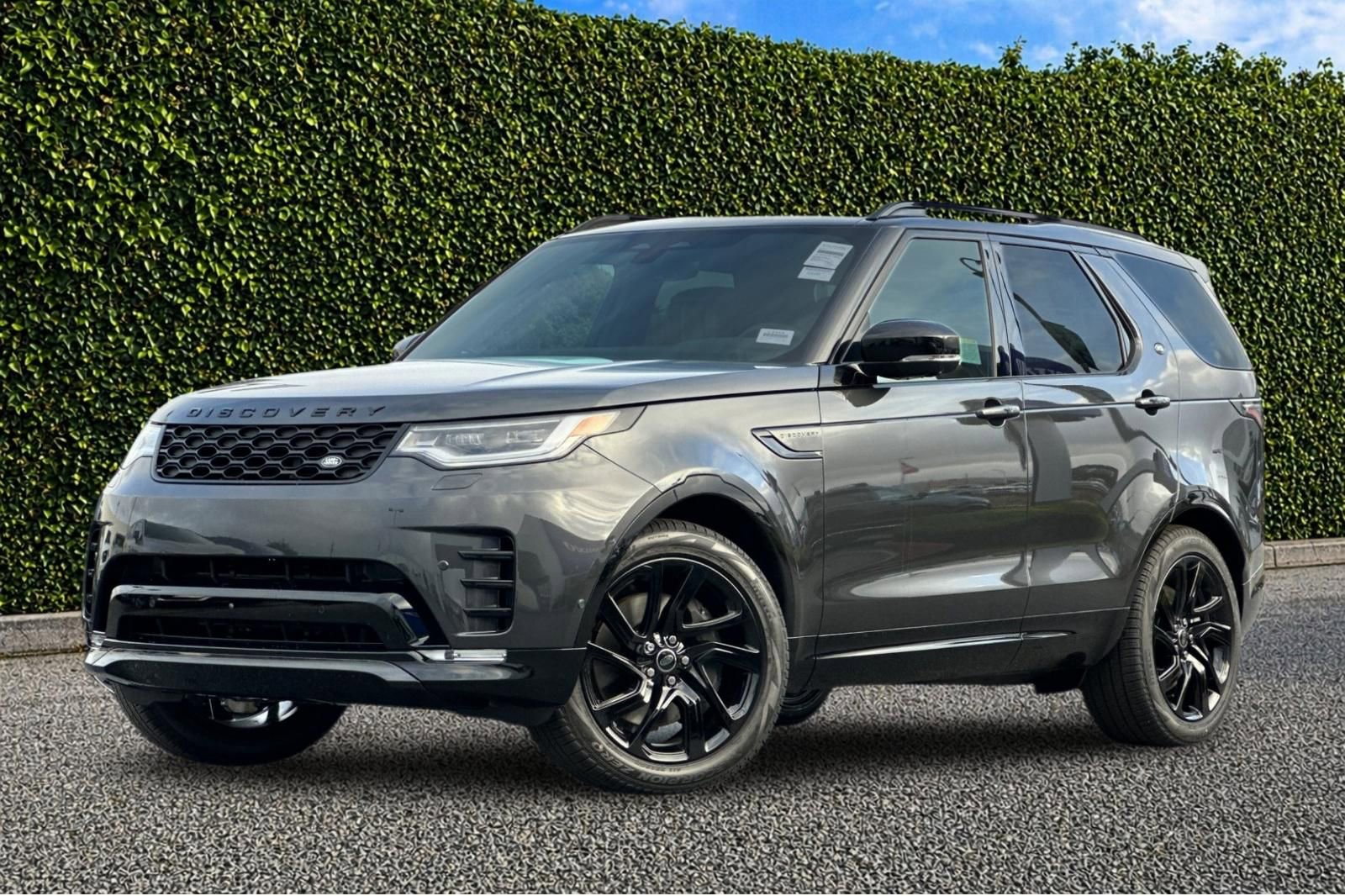 New 2025 Land Rover Discovery Dynamic SE AWD/4WD image 1