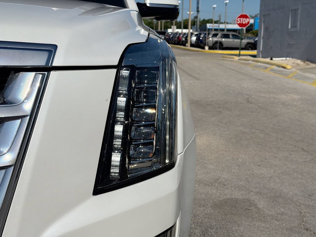 Used 2020 Cadillac Escalade Luxury RWD image 9