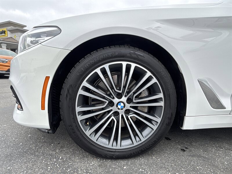 Used 2018 BMW 530i RWD image 11