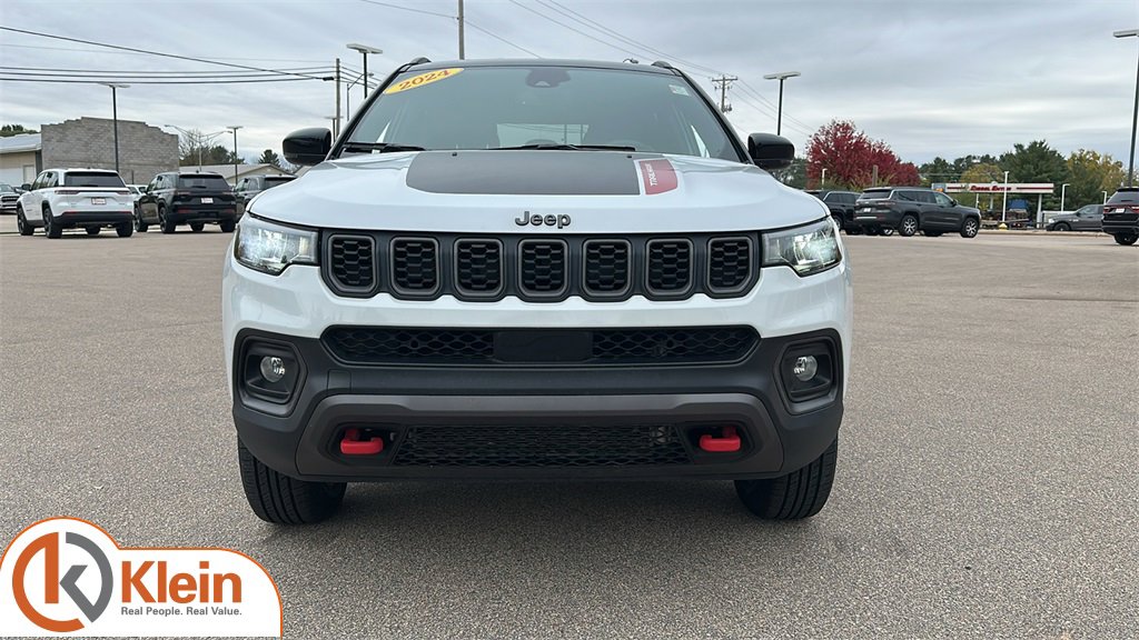 Used 2024 Jeep Compass Trailhawk image 2
