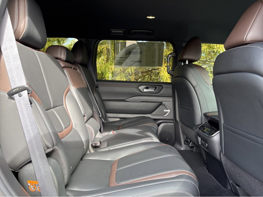 New 2026 Nissan Armada SL w/ Captain's Chari Seat Package image 24