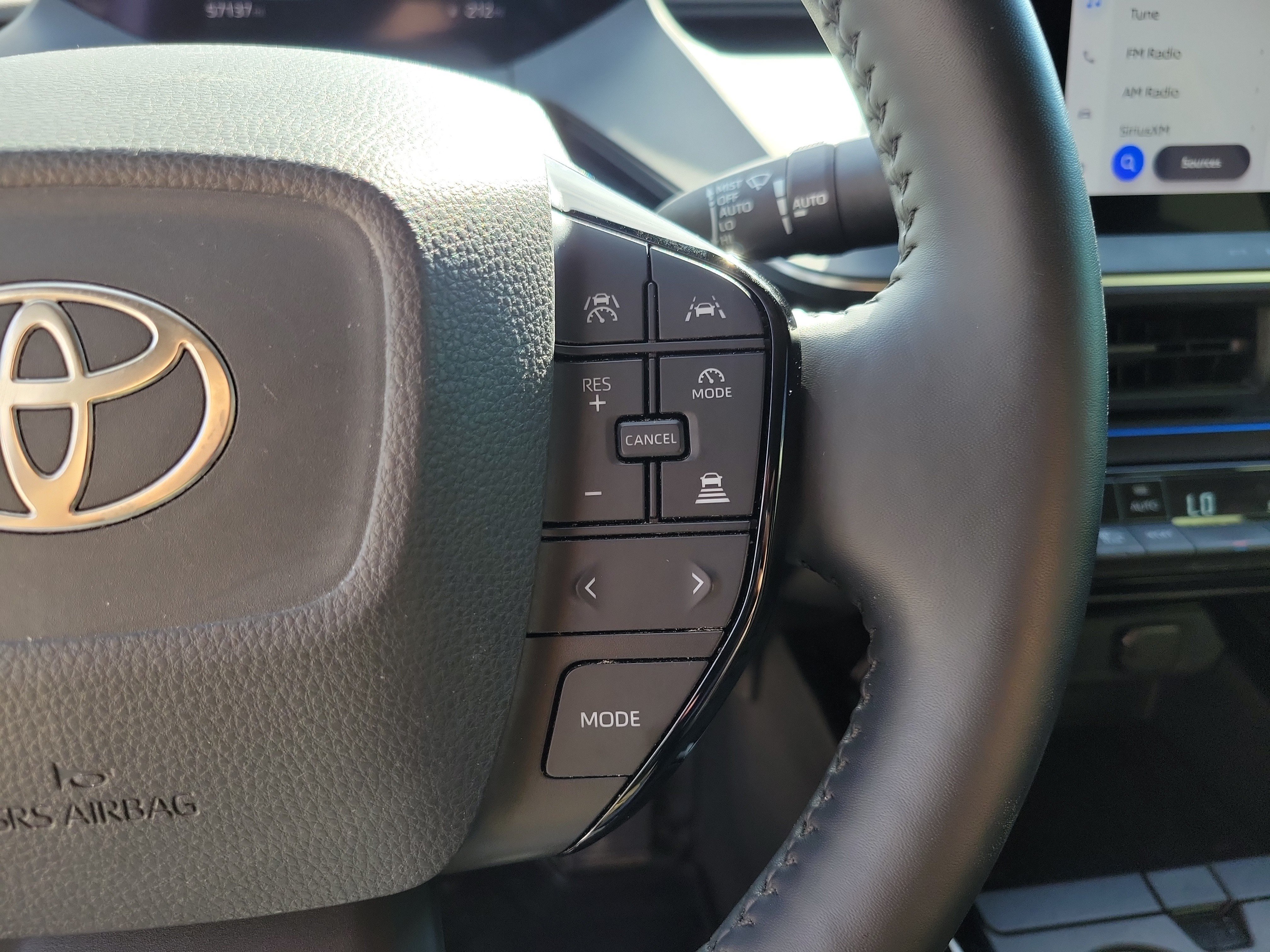Used 2023 Toyota Prius XLE FWD image 14